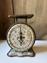 Load image into Gallery viewer, Vintage Measuring Scale