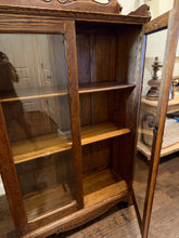 Load image into Gallery viewer, Victorian Quarter Sawn Antique Oak Bookcase