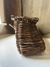 Load image into Gallery viewer, Vintage Creel Basket