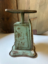Load image into Gallery viewer, Vintage Measuring Scale