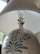 Load image into Gallery viewer, Vintage Ceramic Blue Floral Lamp