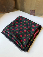 Load image into Gallery viewer, Vintage Club 7 Echo Wool Rose Scarf