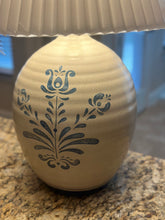 Load image into Gallery viewer, Vintage Ceramic Blue Floral Lamp