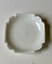 Load image into Gallery viewer, Porcelain Shell Butter Pat