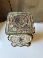 Load image into Gallery viewer, Vintage Measuring Scale