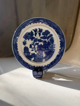 Load image into Gallery viewer, Vintage Delft Sitting Dutch Girl
