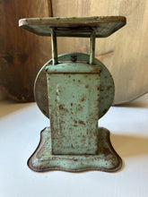 Load image into Gallery viewer, Vintage Measuring Scale