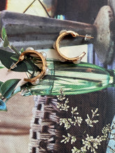 Load image into Gallery viewer, Vintage Gold &amp; Pearl Earrings
