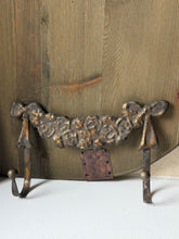 Load image into Gallery viewer, Metal Bow Wall Hook
