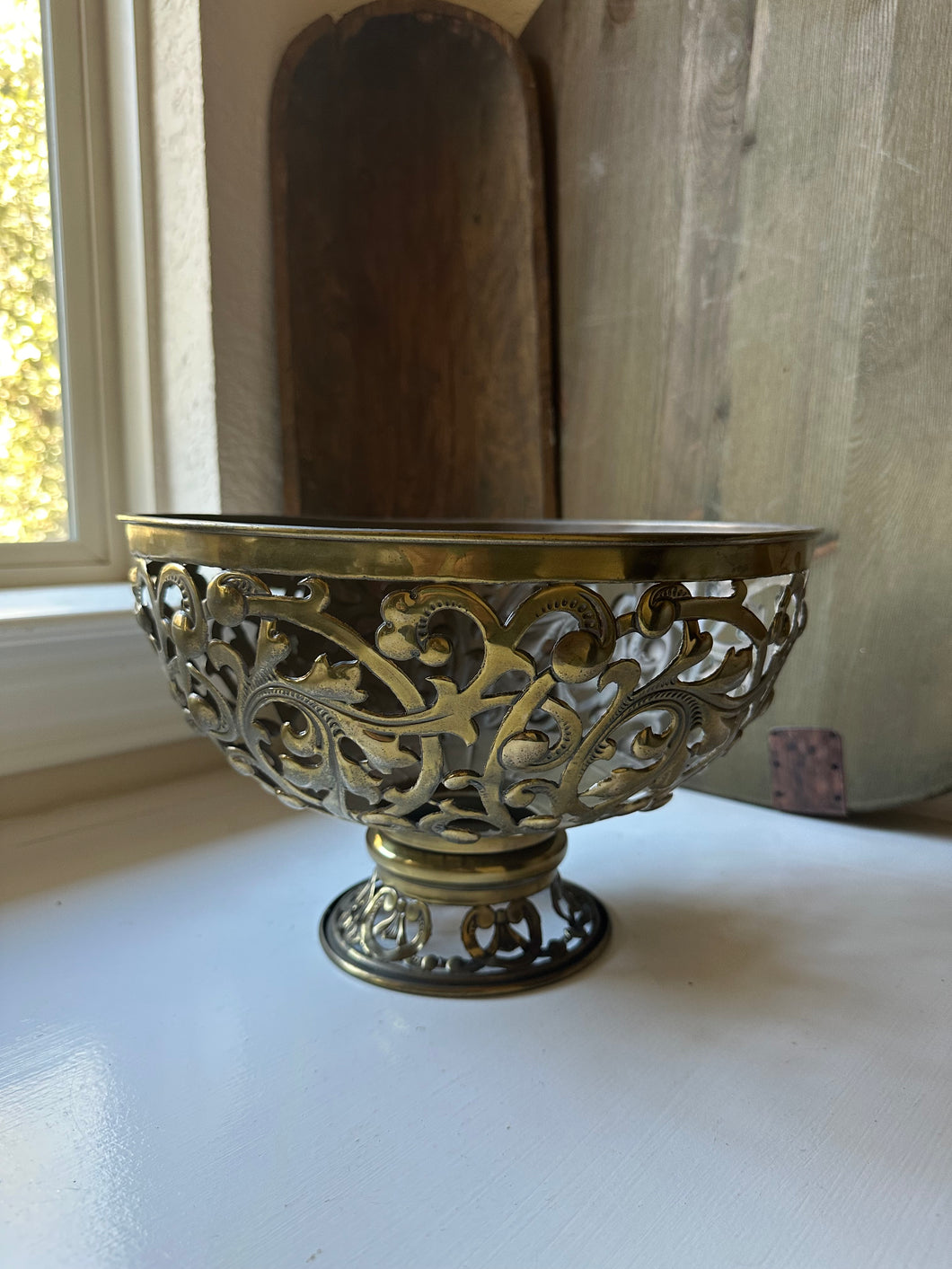 Ornate Brass Bowl Pedestal