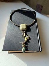 Load image into Gallery viewer, Pendant Choker Necklace
