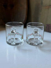 Load image into Gallery viewer, Vintage Holly Glass Mug Set
