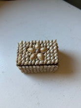 Load image into Gallery viewer, Vintage Seashell Trinket Box
