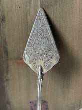 Load image into Gallery viewer, Silverplate Cake Slicer
