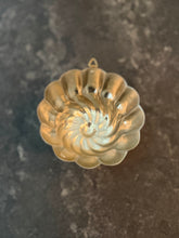 Load image into Gallery viewer, Vintage Copper Korean Jello Mold
