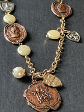 Load image into Gallery viewer, Pearl &amp; Crest Necklace

