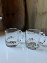 Load image into Gallery viewer, Vintage Holly Glass Mug Set

