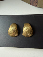 Load image into Gallery viewer, Vintage Hammered Brass Earrings
