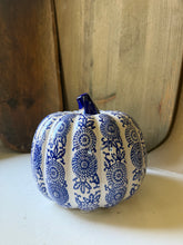 Load image into Gallery viewer, Mikasa Blue &amp; White Pumpkin
