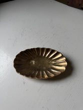 Load image into Gallery viewer, Vintage Scalloped Brass Dish
