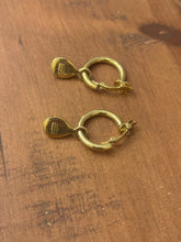 Load image into Gallery viewer, Vintage Trifari Clip On Earrings
