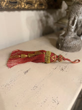 Load image into Gallery viewer, Large Glittery Tassel
