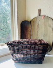 Load image into Gallery viewer, Vintage Lidded Basket
