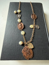 Load image into Gallery viewer, Pearl &amp; Crest Necklace
