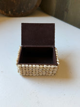 Load image into Gallery viewer, Vintage Seashell Trinket Box
