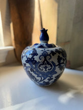 Load image into Gallery viewer, Chinoiserie Blue &amp; White Ginger Jar
