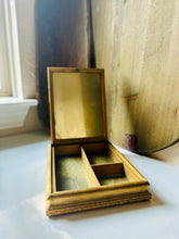 Load image into Gallery viewer, Vintage Jewelry Keepsake Box
