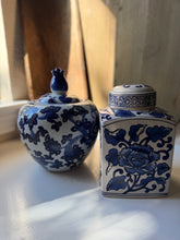 Load image into Gallery viewer, Chinoiserie Blue &amp; White Ginger Jar

