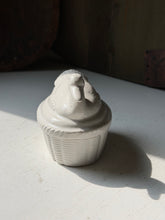 Load image into Gallery viewer, Vintage Ceramic Duck On Nest
