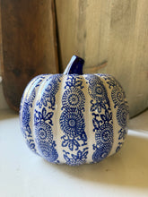 Load image into Gallery viewer, Mikasa Blue &amp; White Pumpkin
