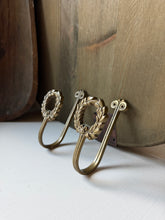 Load image into Gallery viewer, Brass Laurel Wreath Curtain Tie Back
