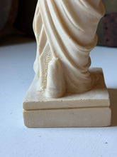 Load image into Gallery viewer, Vintage Venus de Milo Statue
