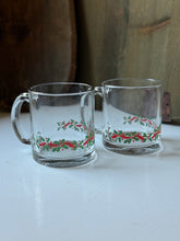Load image into Gallery viewer, Vintage Holly Glass Mug Set
