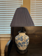 Load image into Gallery viewer, Bird Chinoiserie Lamp

