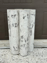 Load image into Gallery viewer, Resin Log Pedestal
