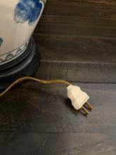 Load image into Gallery viewer, Bird Chinoiserie Lamp
