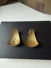 Load image into Gallery viewer, Vintage Hammered Brass Earrings
