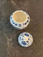 Load image into Gallery viewer, Small Porcelain Chinoiserie Ginger Jar
