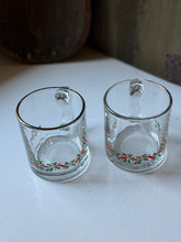 Load image into Gallery viewer, Vintage Holly Glass Mug Set
