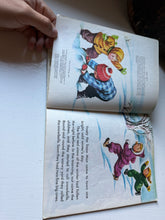 Load image into Gallery viewer, Little Golden Book Frosty The Snow Man
