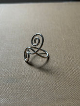 Load image into Gallery viewer, Artisan Spiral Ring
