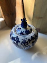 Load image into Gallery viewer, Chinoiserie Blue &amp; White Ginger Jar
