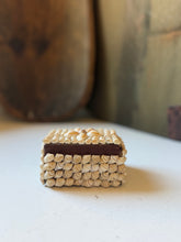 Load image into Gallery viewer, Vintage Seashell Trinket Box
