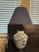 Load image into Gallery viewer, Bird Chinoiserie Lamp
