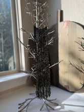 Load image into Gallery viewer, Vintage Beaded Choker

