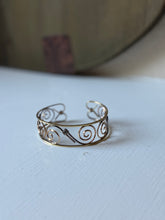 Load image into Gallery viewer, 1940s 14k Gold Filled Designer Bracelet
